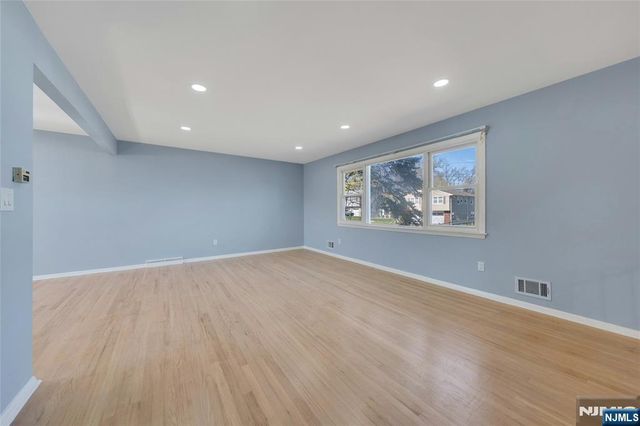 162 Grove Avenue, Verona, NJ 07044