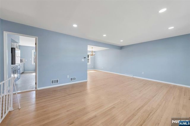 162 Grove Avenue, Verona, NJ 07044