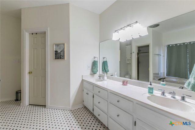 700 Arrowhead Drive, Salado, TX 76571