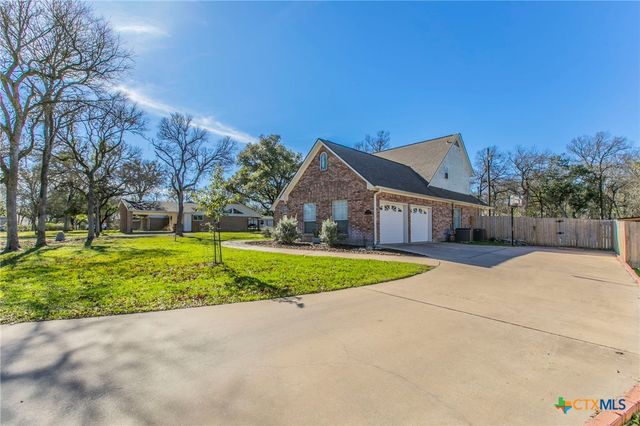 700 Arrowhead Drive, Salado, TX 76571