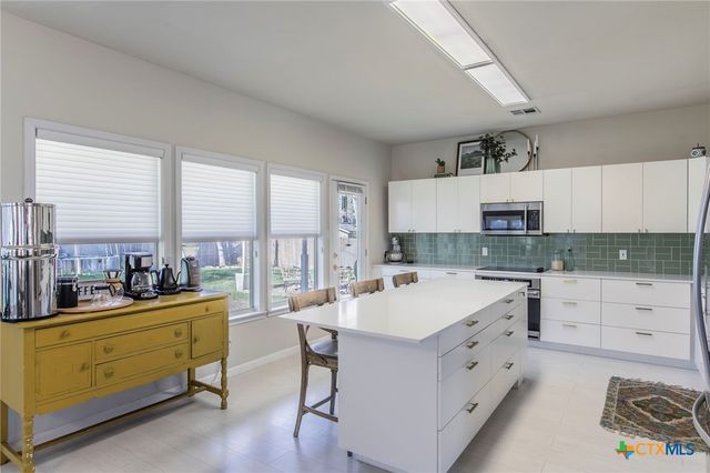 700 Arrowhead Drive, Salado, TX 76571