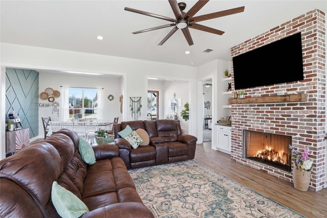 1023 County Road 337, Glen Rose, TX 76043