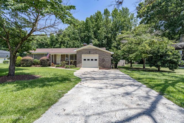 108 Dogwood Drive, Washington, NC 27889