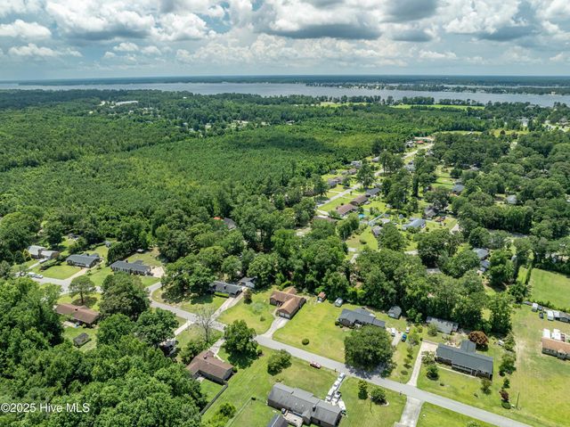 108 Dogwood Drive, Washington, NC 27889