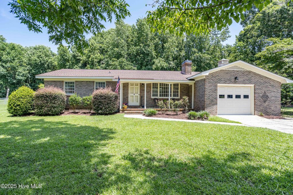 108 Dogwood Drive, Washington, NC 27889
