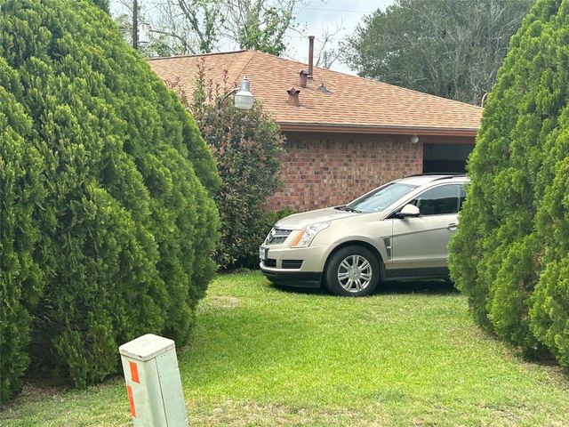 279 4th Street N, Van Vleck, TX 77482