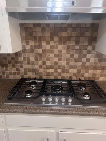 279 4th Street N, Van Vleck, TX 77482