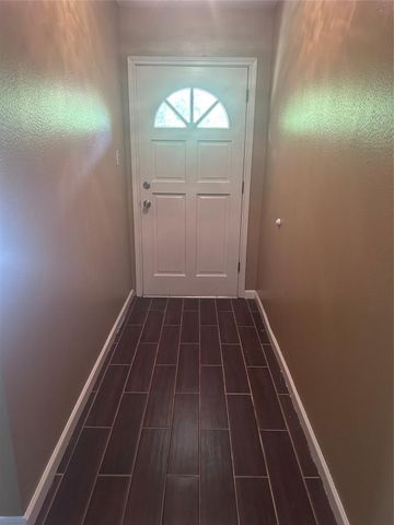 279 4th Street N, Van Vleck, TX 77482