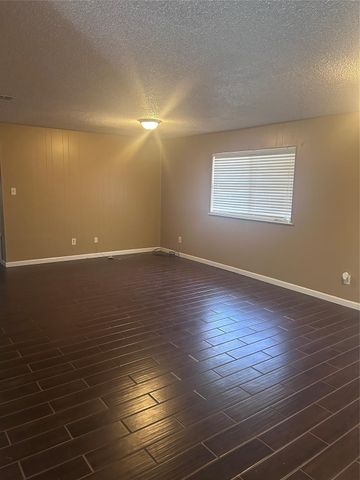 279 4th Street N, Van Vleck, TX 77482