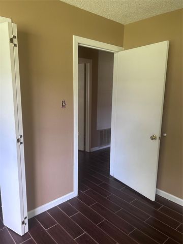 279 4th Street N, Van Vleck, TX 77482