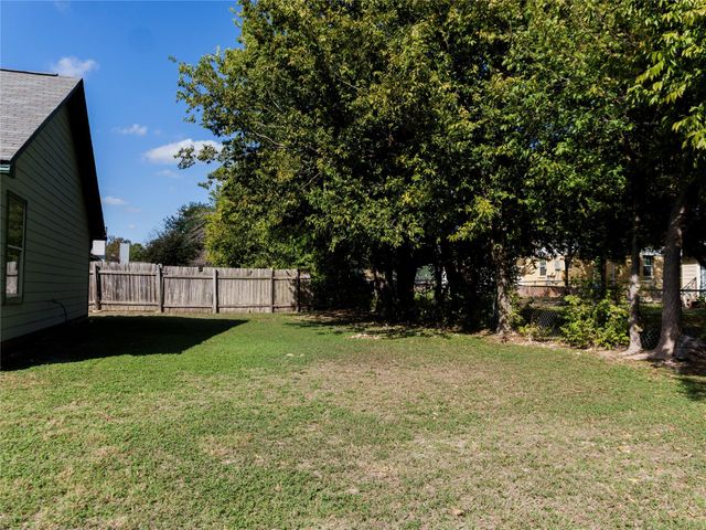 800 Debra DR, Taylor, TX 76574