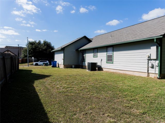 800 Debra DR, Taylor, TX 76574