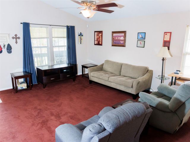 800 Debra DR, Taylor, TX 76574