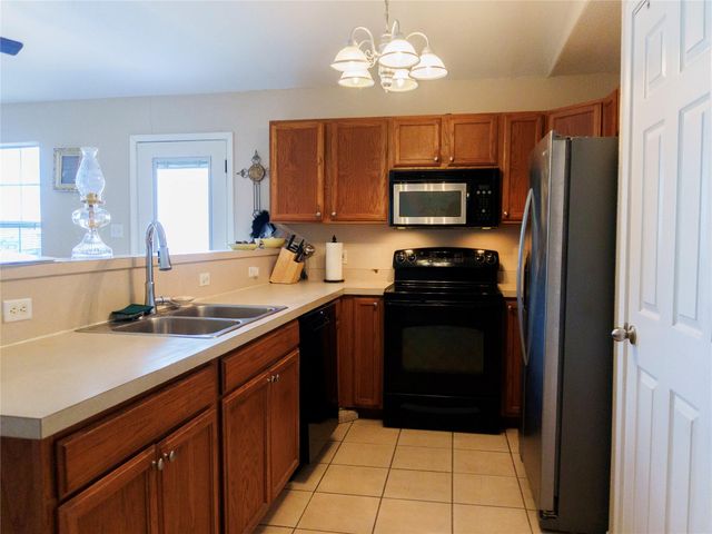 800 Debra DR, Taylor, TX 76574