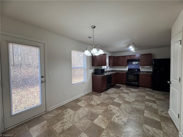 1262 Stonefield Crossing Court, Winston-salem, NC 27107