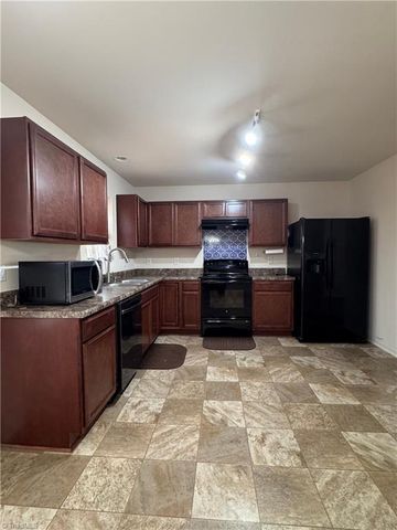 1262 Stonefield Crossing Court, Winston-salem, NC 27107