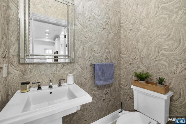 44 Marquis Court 44, Edgewater, NJ 07020