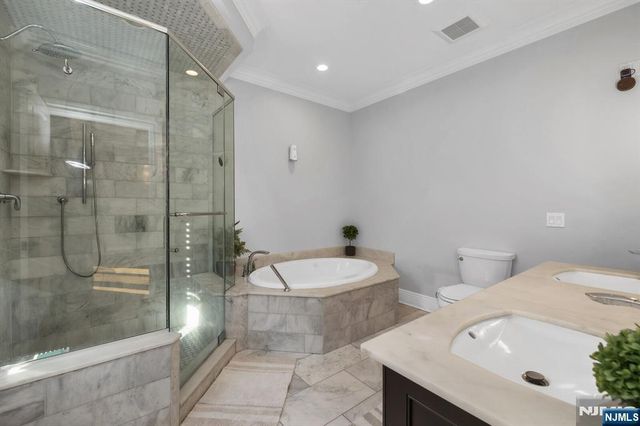 44 Marquis Court 44, Edgewater, NJ 07020