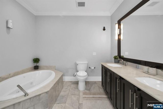 44 Marquis Court 44, Edgewater, NJ 07020