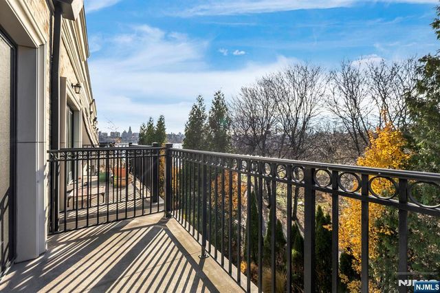 44 Marquis Court 44, Edgewater, NJ 07020