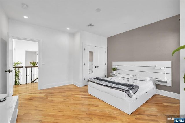 44 Marquis Court 44, Edgewater, NJ 07020