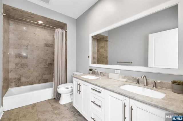 44 Marquis Court 44, Edgewater, NJ 07020