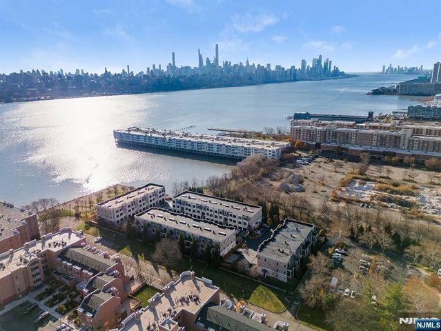 44 Marquis Court 44, Edgewater, NJ 07020