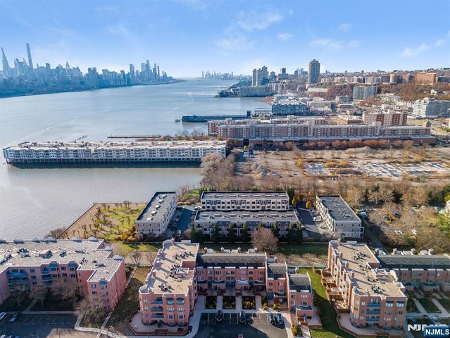 44 Marquis Court 44, Edgewater, NJ 07020