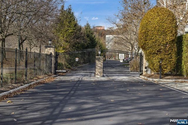 44 Marquis Court 44, Edgewater, NJ 07020