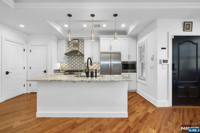 44 Marquis Court 44, Edgewater, NJ 07020