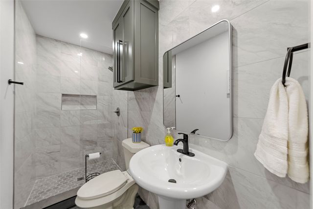 2945 Healey Drive, Dallas, TX 75228