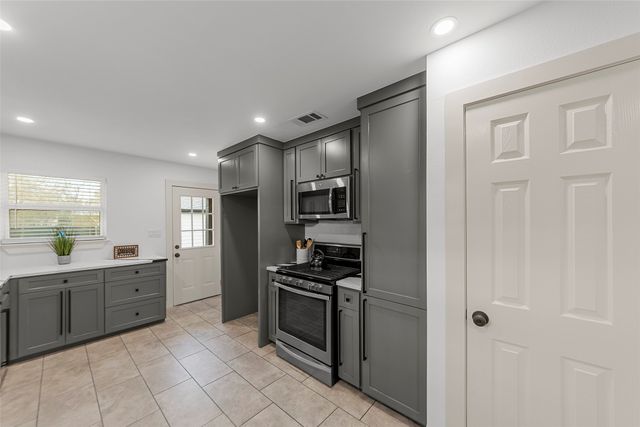 2945 Healey Drive, Dallas, TX 75228