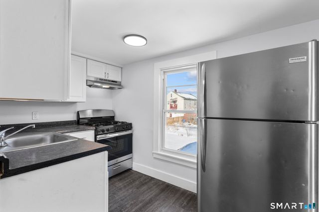 59 Pine Street, Hamden, CT 06514