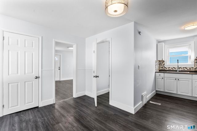 59 Pine Street, Hamden, CT 06514