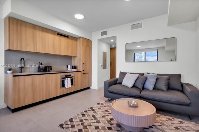 121 NE 5th St 1800, Miami, FL 33132