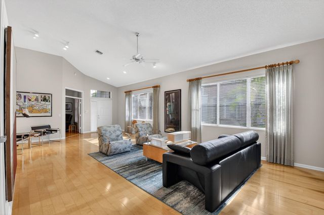 6894 Swan Sea Lane, Boynton Beach, FL 33472