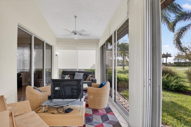 6894 Swan Sea Lane, Boynton Beach, FL 33472