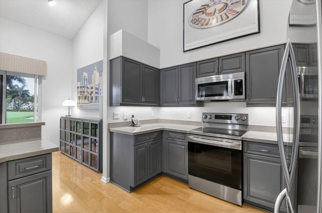 6894 Swan Sea Lane, Boynton Beach, FL 33472