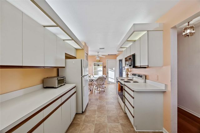 5721 CASA DEL SOL BOULEVARD 3223, Sarasota, FL 34233