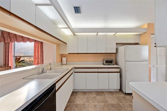 5721 CASA DEL SOL BOULEVARD 3223, Sarasota, FL 34233