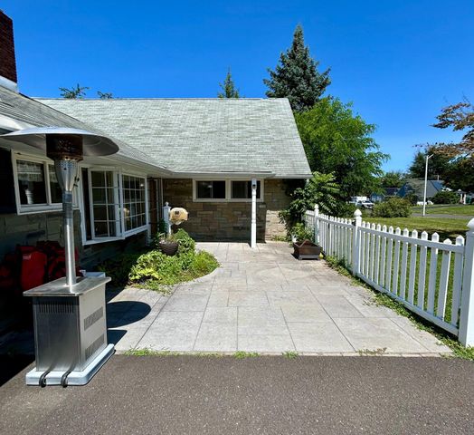 43 FALCON RD, Levittown, PA 19056