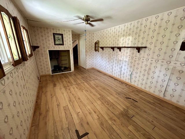 43 FALCON RD, Levittown, PA 19056