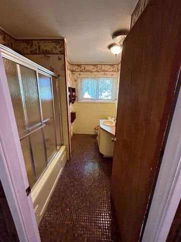 43 FALCON RD, Levittown, PA 19056