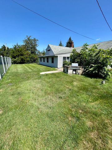43 FALCON RD, Levittown, PA 19056
