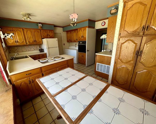 43 FALCON RD, Levittown, PA 19056