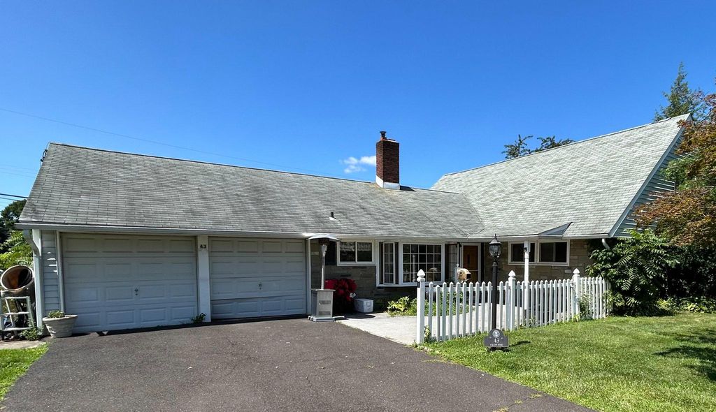 43 FALCON RD, Levittown, PA 19056