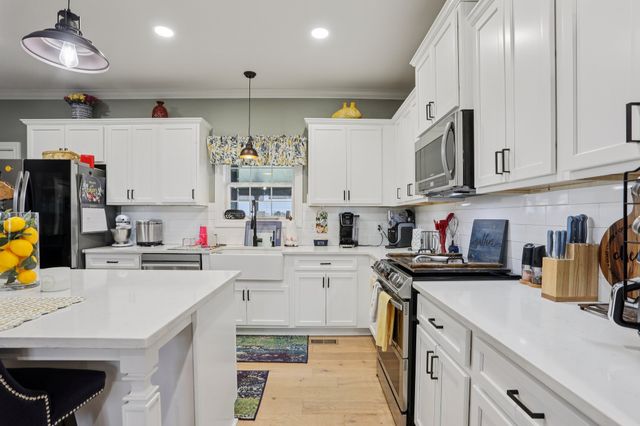 163 Honeybee Dr, Unionville, TN 37180