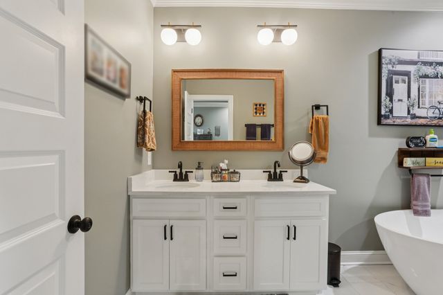 163 Honeybee Dr, Unionville, TN 37180