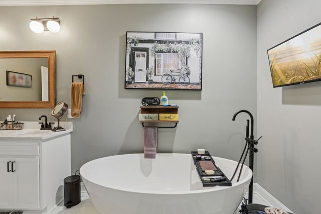 163 Honeybee Dr, Unionville, TN 37180