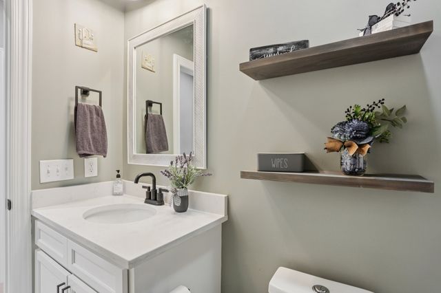 163 Honeybee Dr, Unionville, TN 37180